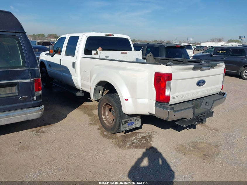 2015 Ford F-350 Chassis Xl