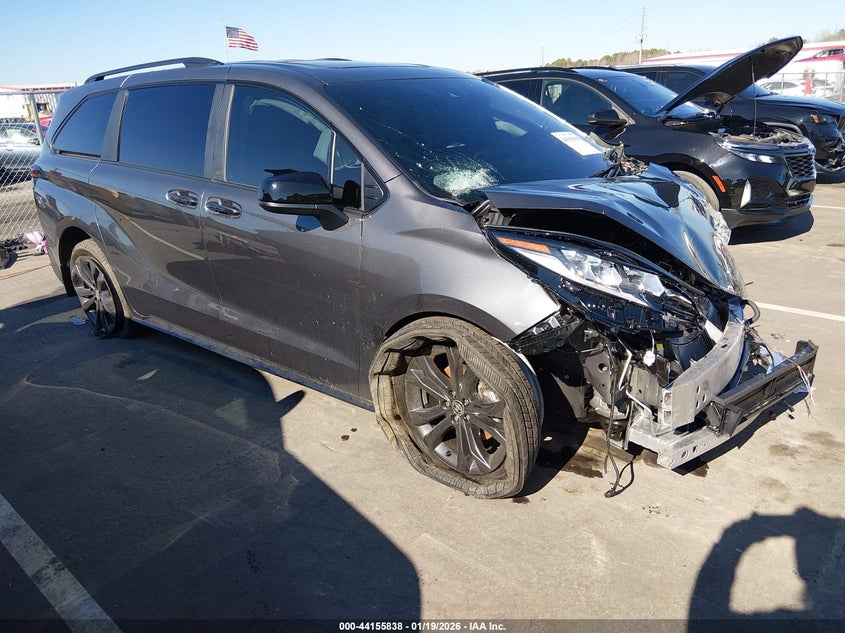 2025 Toyota Sienna Xse