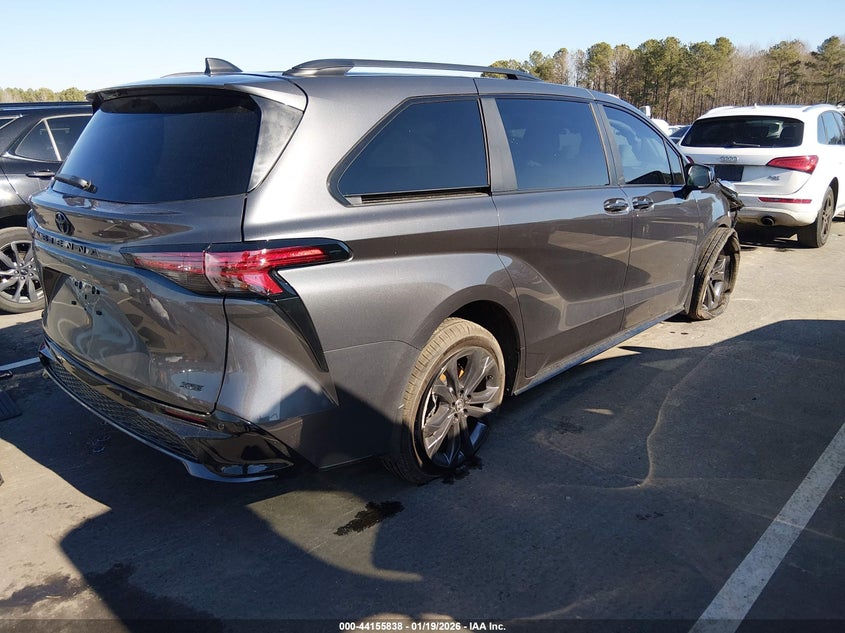2025 Toyota Sienna Xse