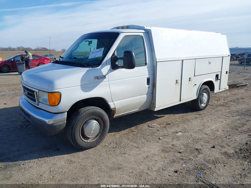 2004 Ford E-350 Cutaway Standard