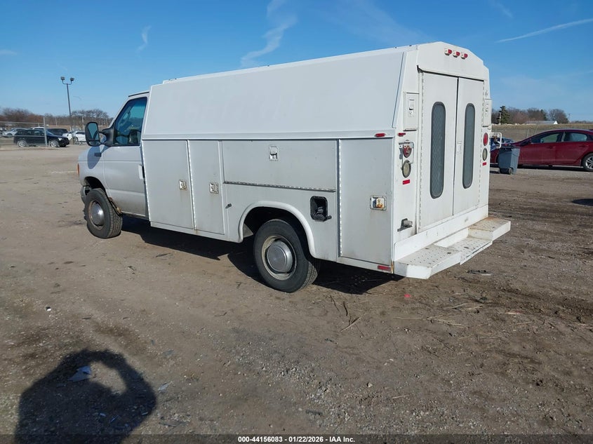2004 Ford E-350 Cutaway Standard