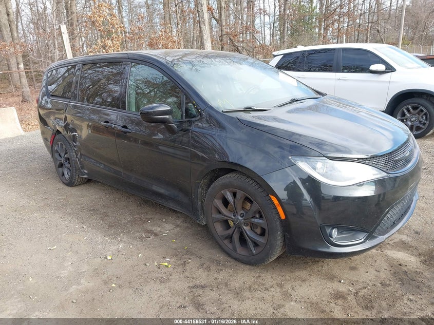 2020 Chrysler Pacifica Touring