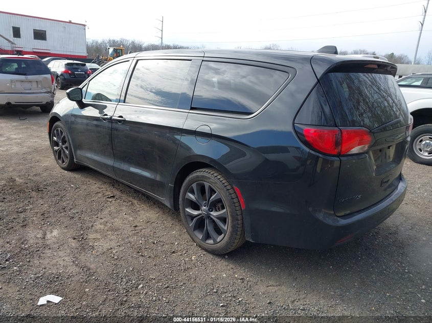 2020 Chrysler Pacifica Touring
