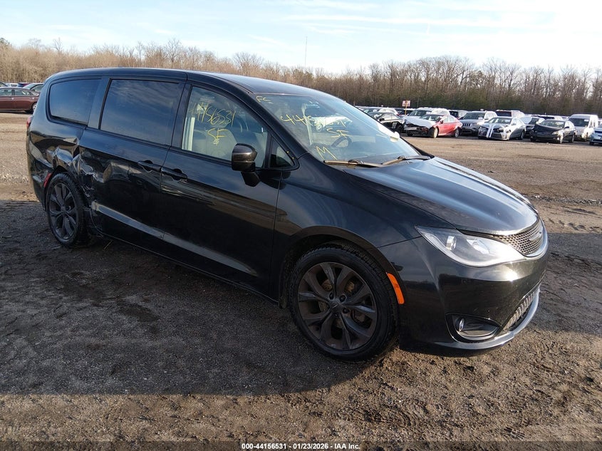 2020 Chrysler Pacifica Touring