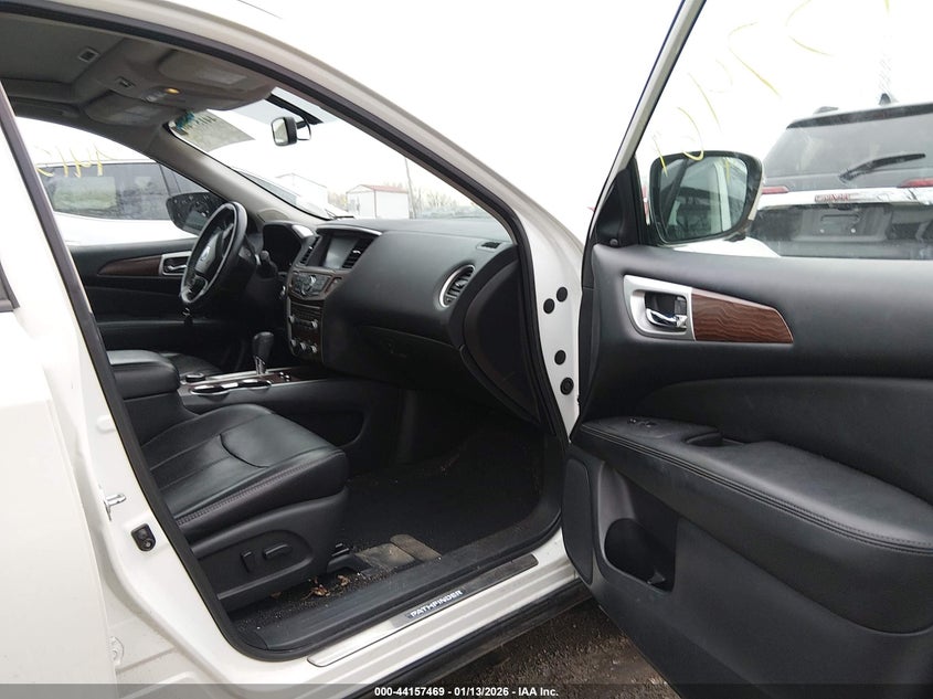 2017 NISSAN PATHFINDER auction photo 5
