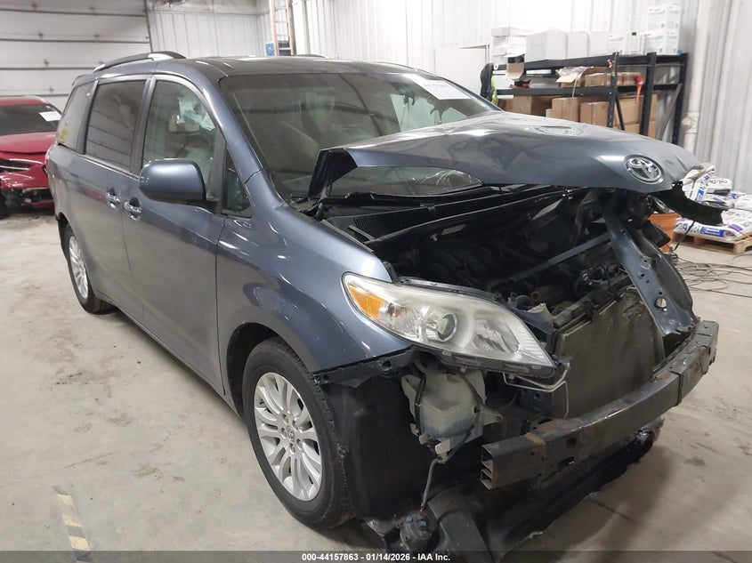 2016 Toyota Sienna Xle Premium 8 Passenger