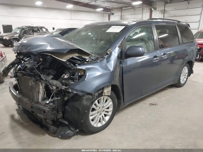 2016 Toyota Sienna Xle Premium 8 Passenger