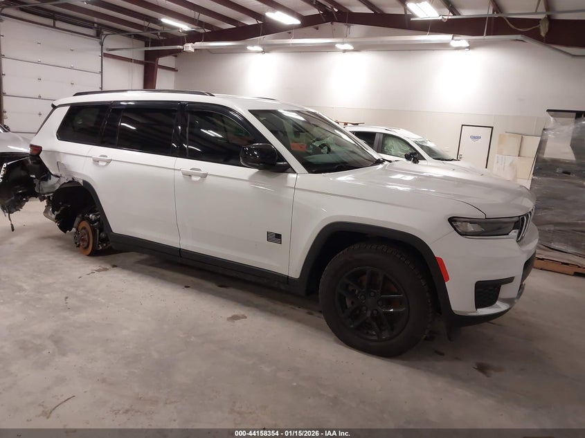 2022 Jeep Grand Cherokee L Laredo 4X4