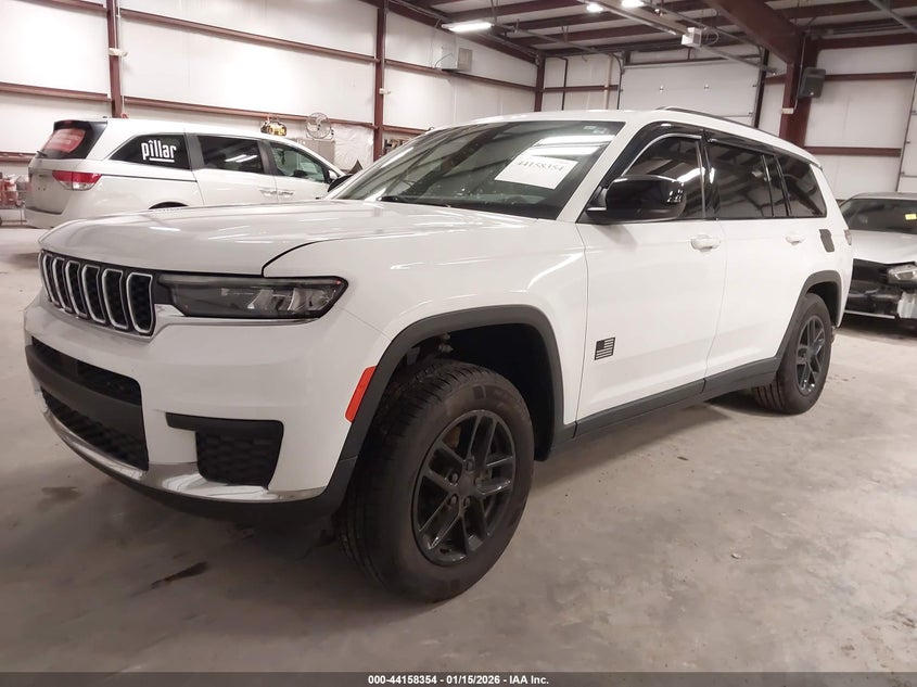 2022 Jeep Grand Cherokee L Laredo 4X4