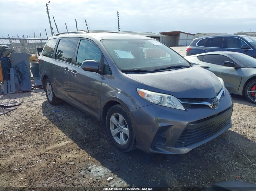 2018 Toyota Sienna Le 8 Passenger
