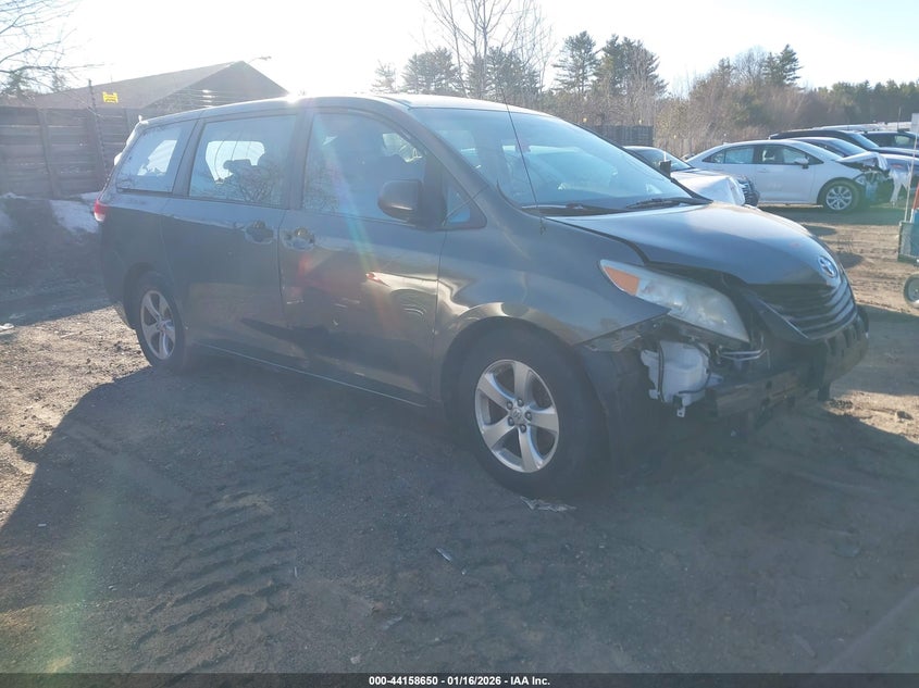 2012 Toyota Sienna Base 7 Passenger