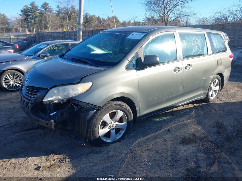 2012 Toyota Sienna Base 7 Passenger