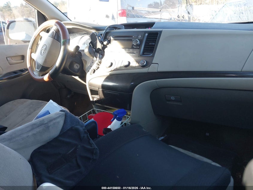 2012 Toyota Sienna Base 7 Passenger