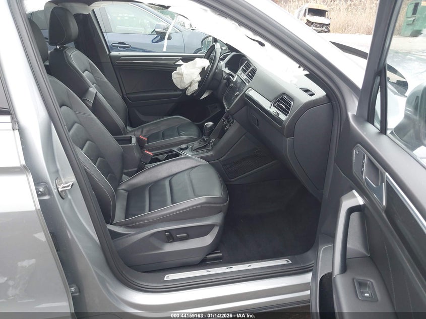 VIN 3VV4B7AX1MM129563 2021 VOLKSWAGEN TIGUAN 2.0T SEL PREMIUM R-LINE