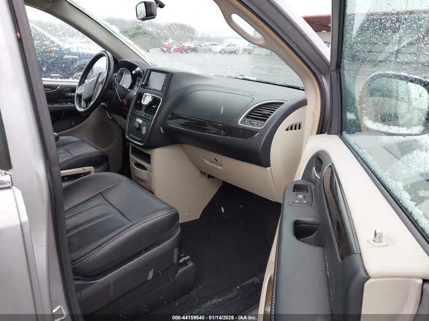 2015 Chrysler Town & Country Touring