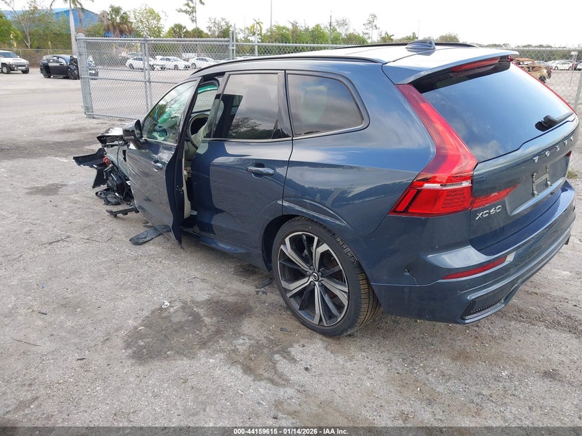 2024 Volvo Xc60 B5 Ultimate Dark Theme
