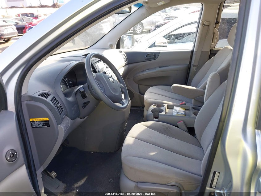 2010 Kia Sedona Lx