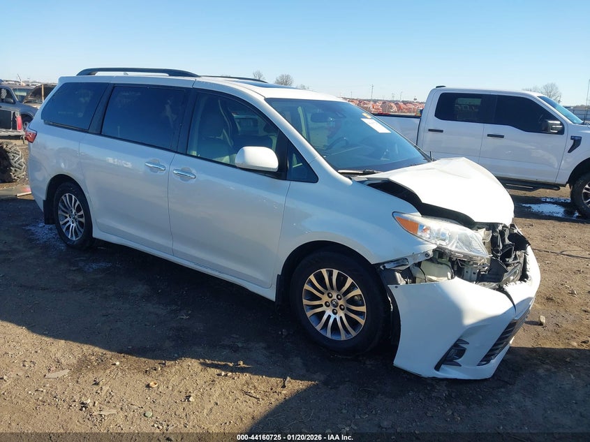 2018 Toyota Sienna Xle Premium 8 Passenger
