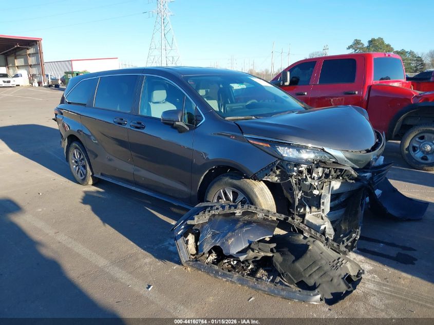 2025 Toyota Sienna Le