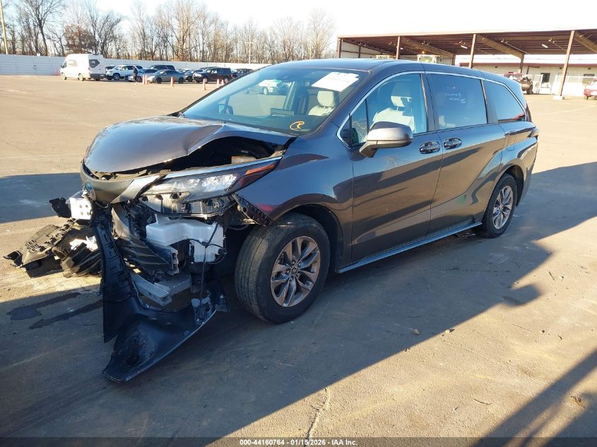 2025 Toyota Sienna Le