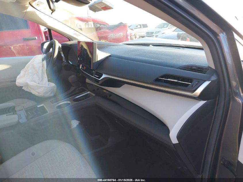 2025 Toyota Sienna Le