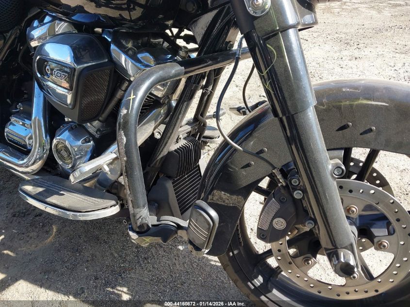 2019 HARLEY-DAVIDSON FLHX 