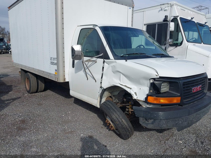 GMC SAVANA CUTAWAY 2004. Lot# 44160878. VIN 1GDJG31U141177266. Photo 1