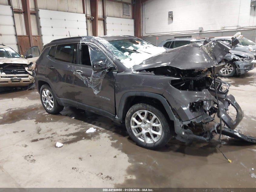 2023 Jeep Compass Latitude Lux Fwd