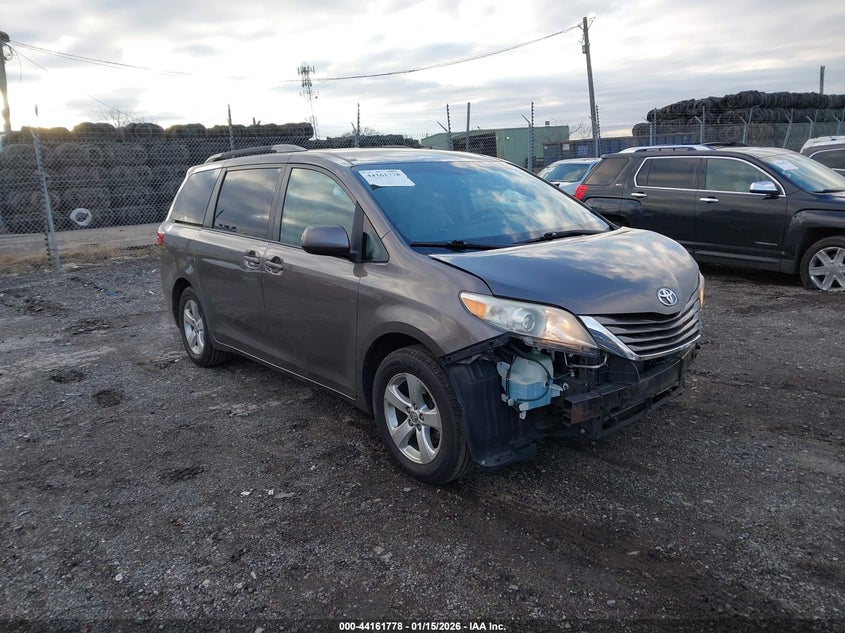 2015 Toyota Sienna Le 8 Passenger