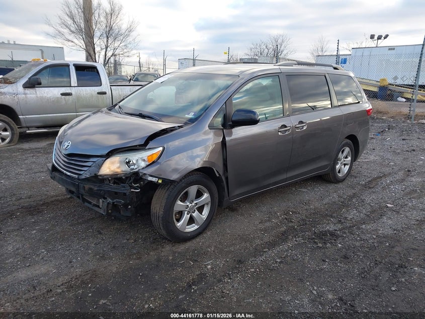 2015 Toyota Sienna Le 8 Passenger