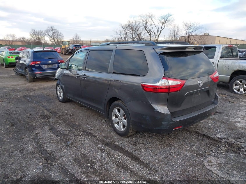 2015 Toyota Sienna Le 8 Passenger