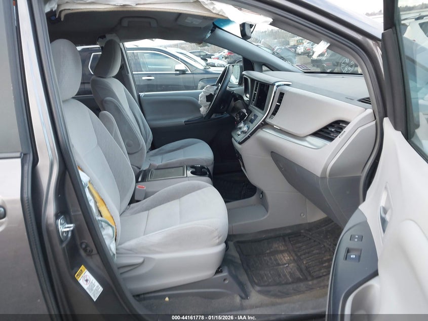 2015 Toyota Sienna Le 8 Passenger