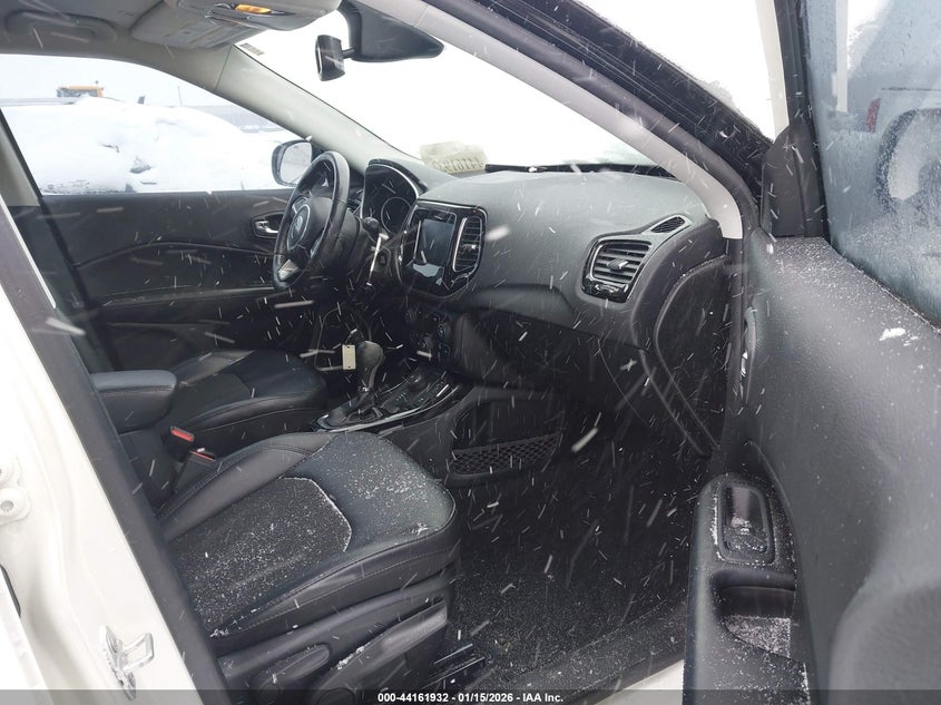 VIN 3C4NJDBB6KT807122 2019 JEEP COMPASS ALTITUDE 4X4