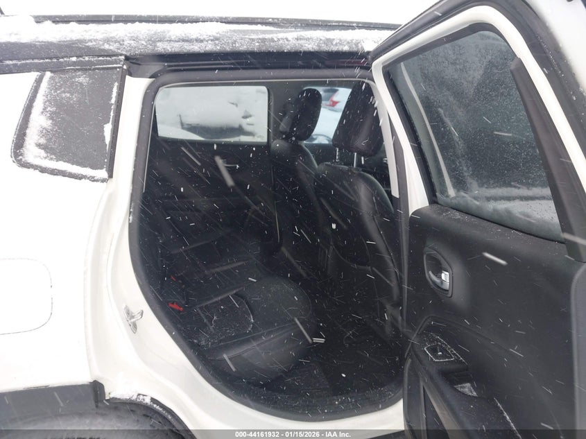 VIN 3C4NJDBB6KT807122 2019 JEEP COMPASS ALTITUDE 4X4