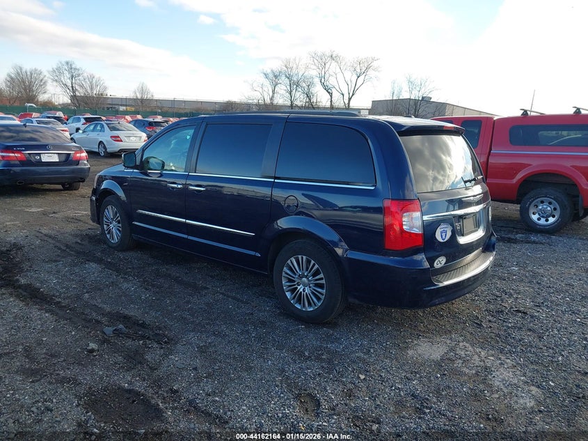 2015 Chrysler Town & Country Touring-L