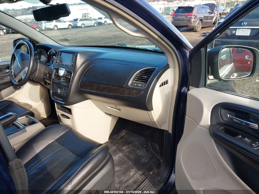 2015 Chrysler Town & Country Touring-L