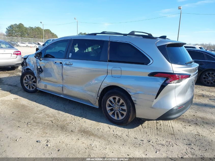 2022 Toyota Sienna Xle