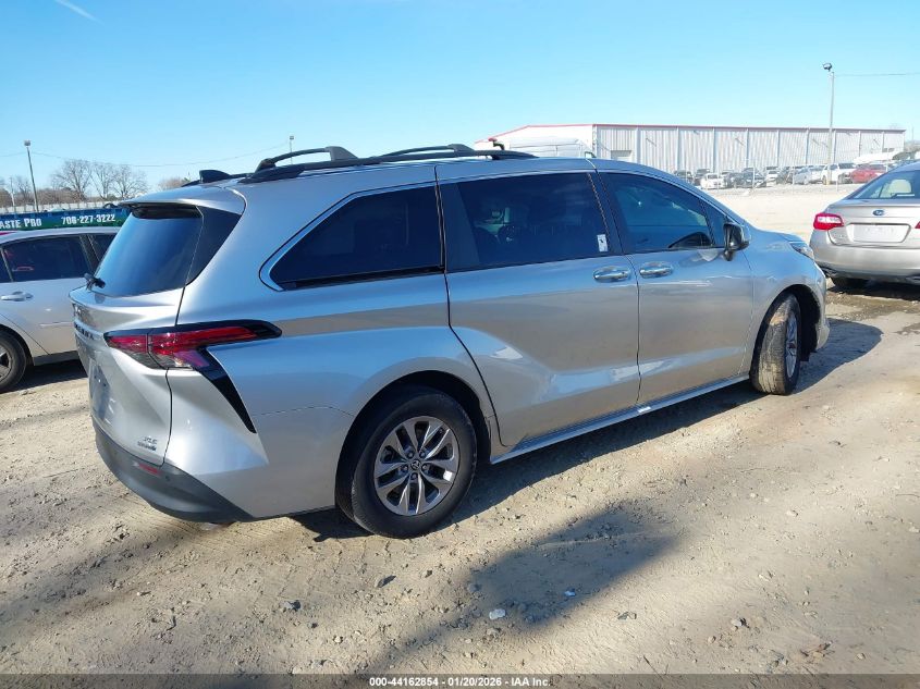 2022 Toyota Sienna Xle