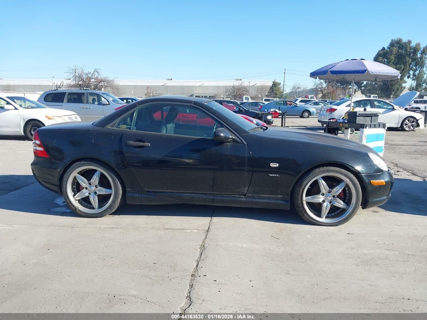 1999 Mercedes-Benz Slk 230 Kompressor VIN: WDBKK47FXXF090607 Lot: 44163530