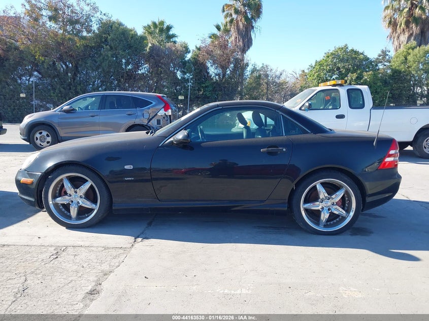 1999 Mercedes-Benz Slk 230 Kompressor VIN: WDBKK47FXXF090607 Lot: 44163530