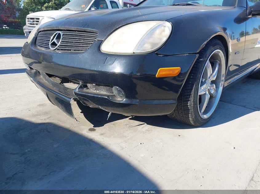 1999 Mercedes-Benz Slk 230 Kompressor VIN: WDBKK47FXXF090607 Lot: 44163530