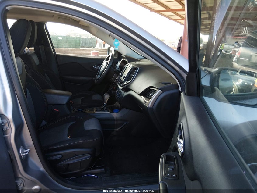 2016 Jeep Cherokee Sport