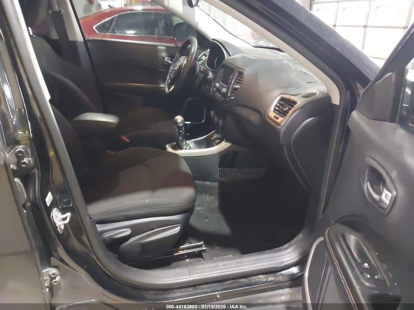 2018 JEEP COMPASS auction photo 5