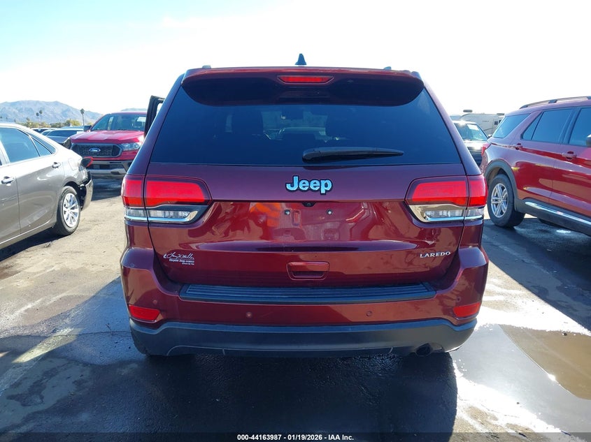 VIN 1C4RJEAG0LC245669 2020 JEEP GRAND CHEROKEE LAREDO E 4X2