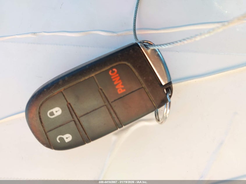 VIN 1C4RJEAG0LC245669 2020 JEEP GRAND CHEROKEE LAREDO E 4X2