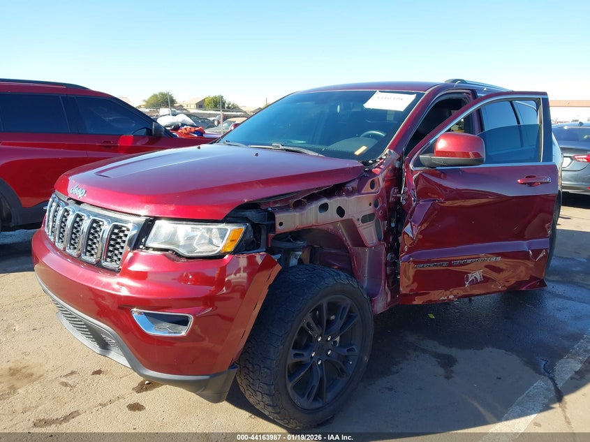 VIN 1C4RJEAG0LC245669 2020 JEEP GRAND CHEROKEE LAREDO E 4X2