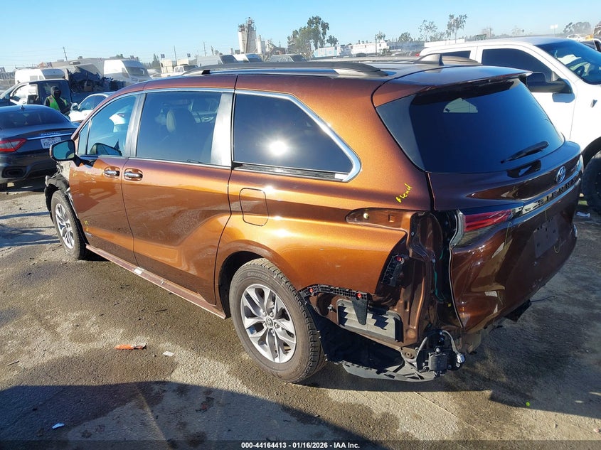 2021 Toyota Sienna Xle