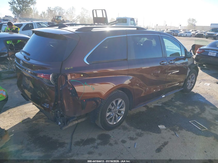 2021 Toyota Sienna Xle