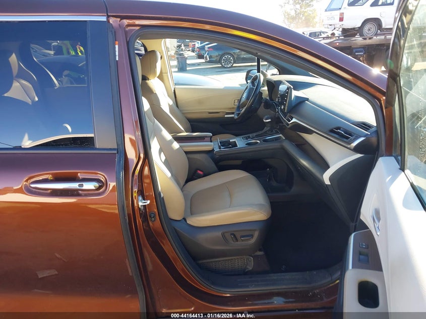 2021 Toyota Sienna Xle