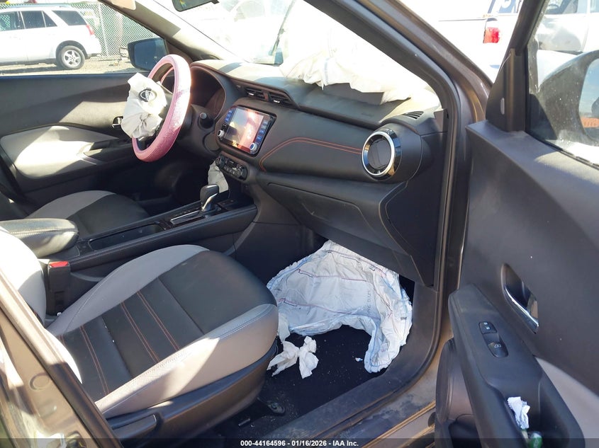 2023 Nissan Kicks Sr Xtronic Cvt